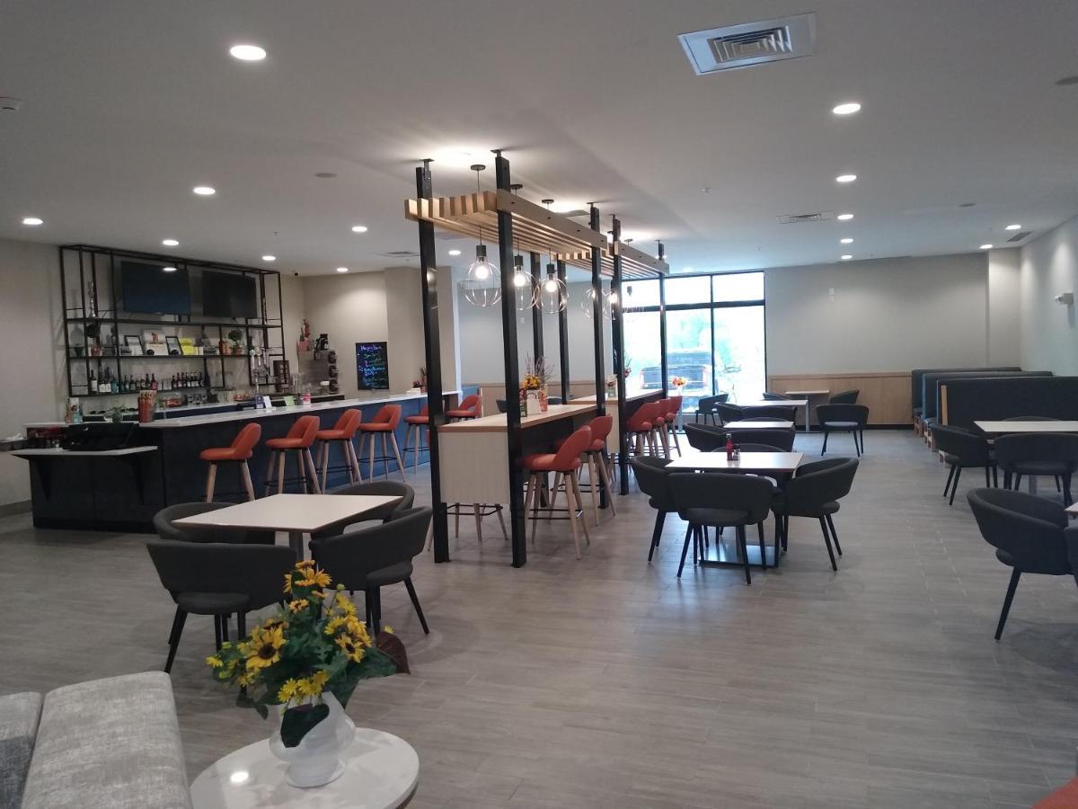 Holiday Inn - Kansas City - Northeast By Ihg Luaran gambar